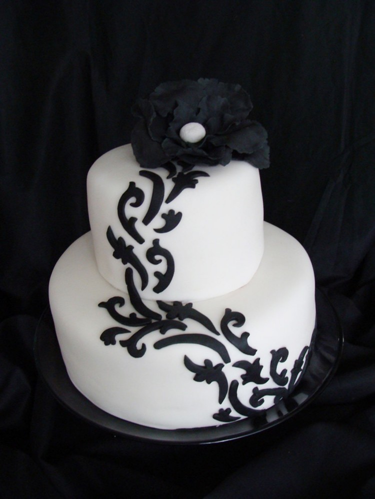 Black And White Pattern Wedding Cake Picture in Wedding Cake