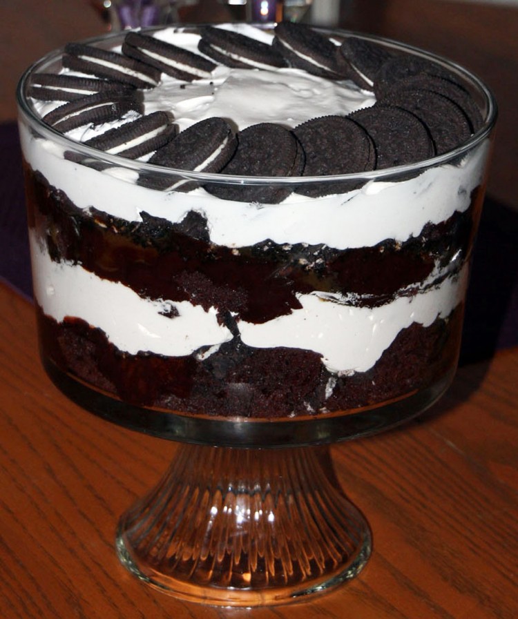 Chocolate Christmas Dessert With Oreo Picture in Chocolate Cake
