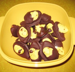 1024x768px Chocolate Covered Peeps Picture in Chocolate Cake