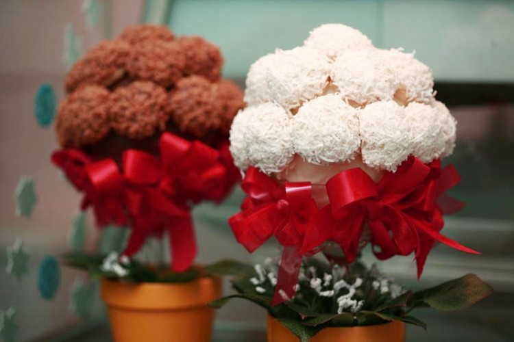 Cream Puff Centerpieces For Wedding Picture in Wedding Cake