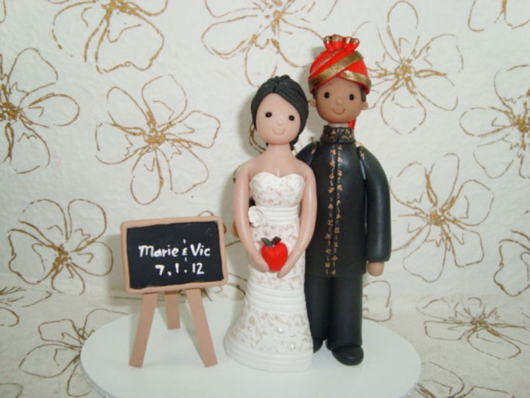 Ethnic Couple Wedding Cake Topper Picture in Wedding Cake