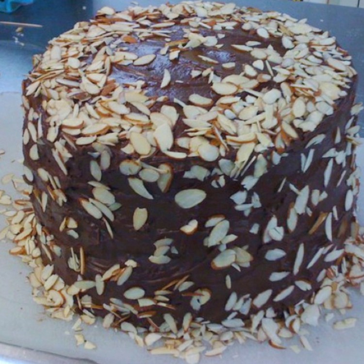 Layer Hershes Chocolate Cake Picture in Chocolate Cake