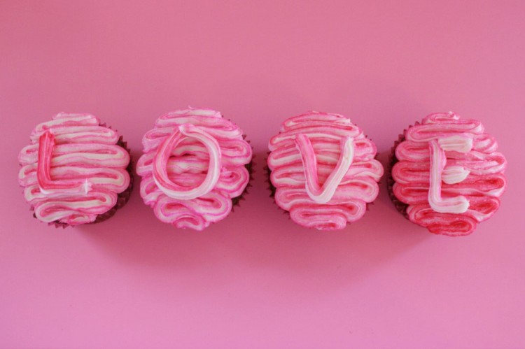Valentine’s Day Swirled Pink Cupcakes Picture in Valentine Cakes