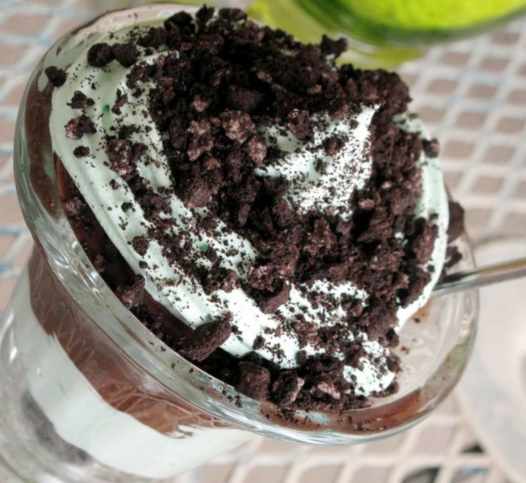 Chocolate Oreo Pudding Desser Picture in Chocolate Cake