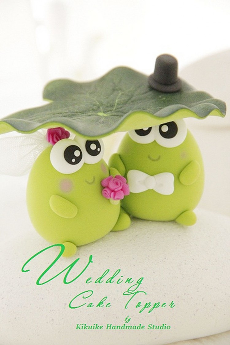 Cute Frog Wedding Cake Topper Picture in Wedding Cake