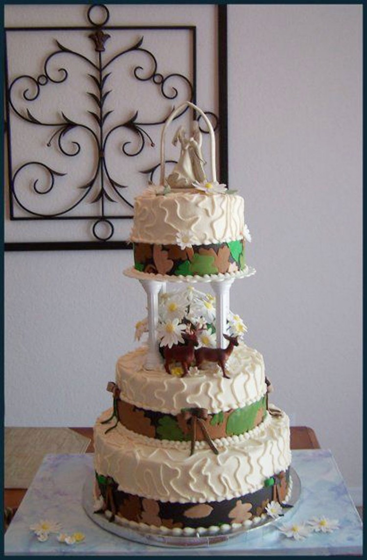 White Camouflage Wedding Cake Picture in Wedding Cake