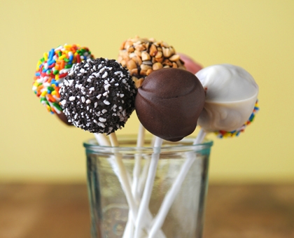 Amazing Babycakes Rotating Cake Pop Maker Picture in Chocolate Cake