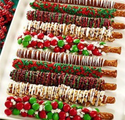 620x679px Christmas Chocolate Covered Pretzel Rods Picture in Valentine Cakes