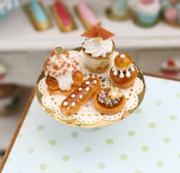 500x500px Perfect French Pastry Stand Picture in Cupcakes