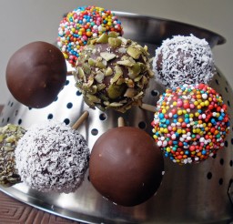 1600x1200px How To Make Chocolate Cake Pops Recipe Picture in Cupcakes