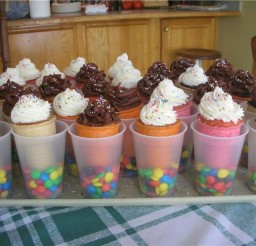800x600px Ice Cream Cone Cupcake Holder Picture in Cupcakes